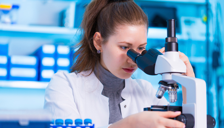 scientist-doing-stem-cell-research