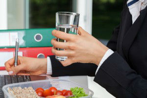 The Dos and Donts of Eating Healthy at Work
