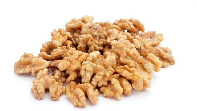 shelled walnuts