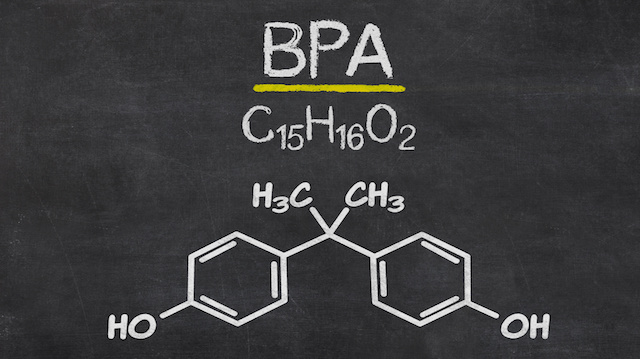 Schiefertafel mit der chemischen Formel von BPA