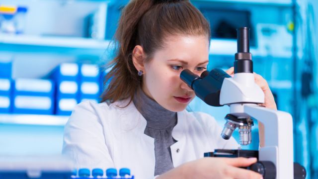 scientist-doing-stem-cell-research