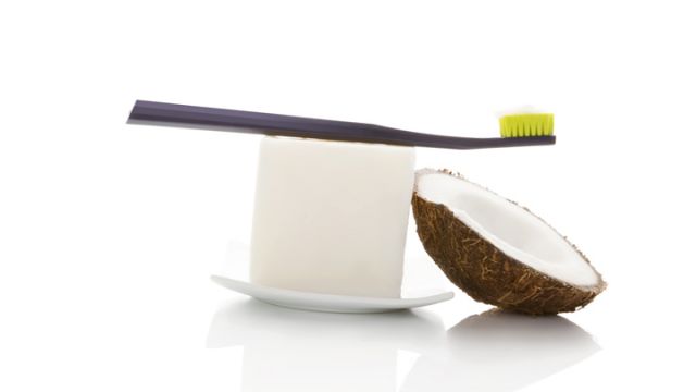 coconut-oil-toothpaste