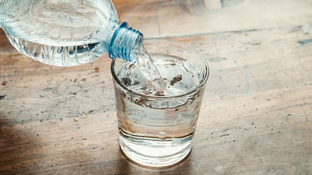 drinking-water-contains-estrogen