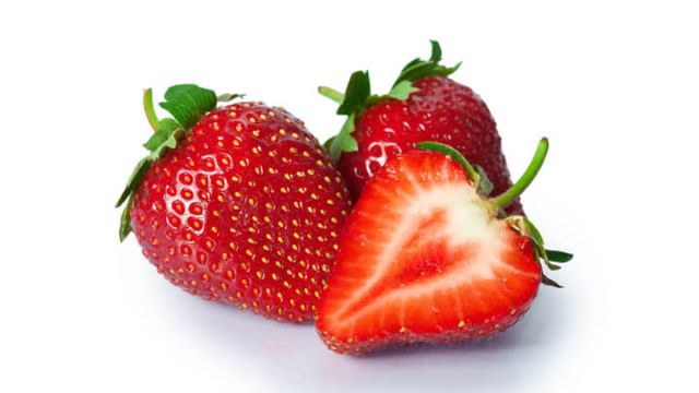 strawberries-can-whiten-teeth