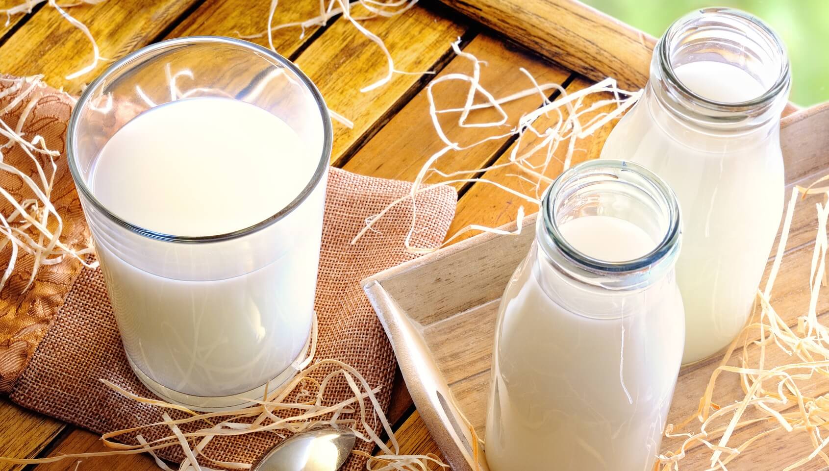 Cow's Milk Versus Nut Milk... And The Winner is?