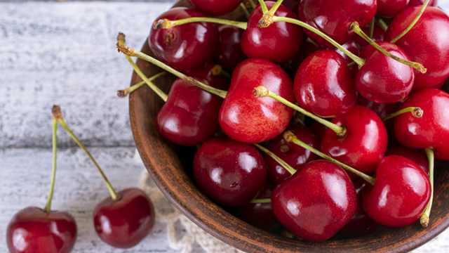 11 Reasons To Eat Cherries