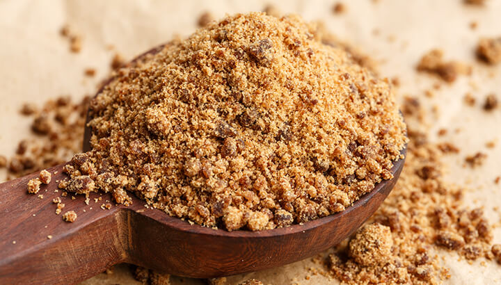 Cure chapped lips with coconut sugar