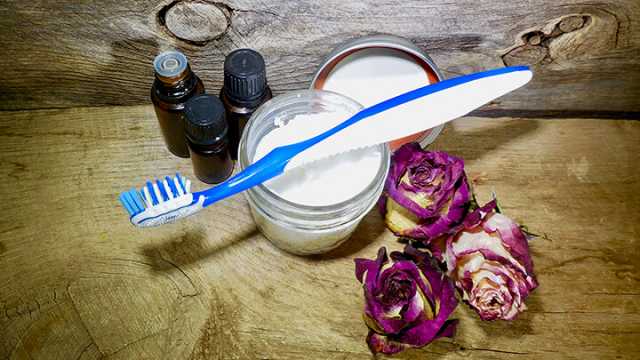 Natural Toothpaste Feature Photo