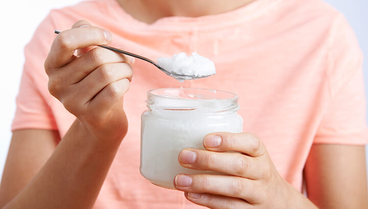 Whiten your teeth with oil pulling