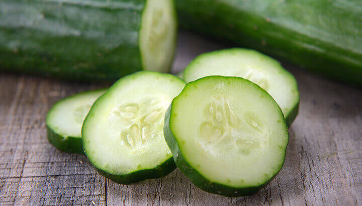 Leave on a cucumber mask for 40 minutes to treat rosacea.