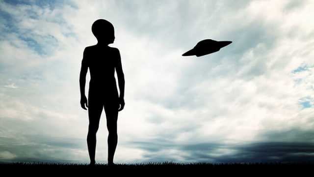 Celebrities who have encountered aliens