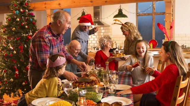 personalitiesseeatthedinnertablehowtodealwiththem_featured_960x540