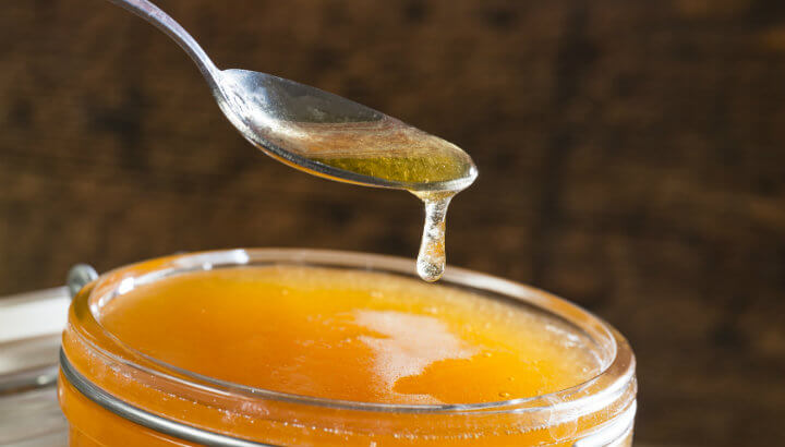 9-reasons-to-start-washing-your-face-with-honey