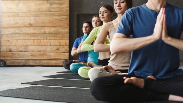 whymeditatingaloneisntenough6benefitsofcommunalmeditation_960x540