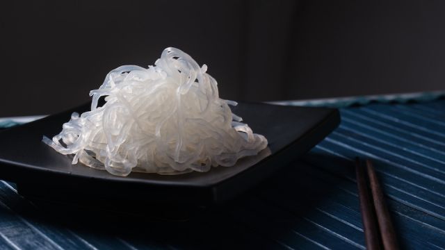 Japanese healthy food ingredient Shirataki noodles (Konjac).