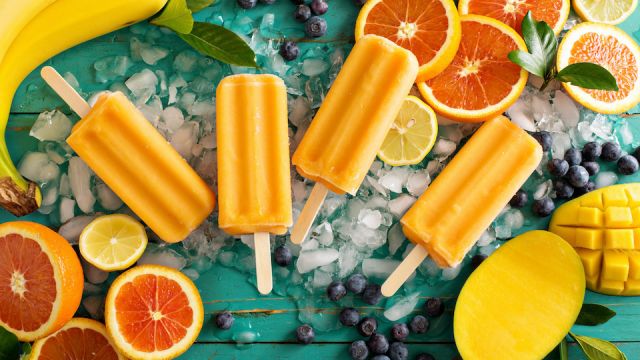 Mango banana popsicles on ice