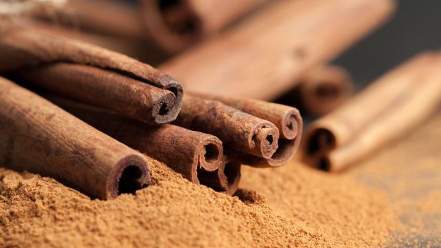 Cinnamon sticks
